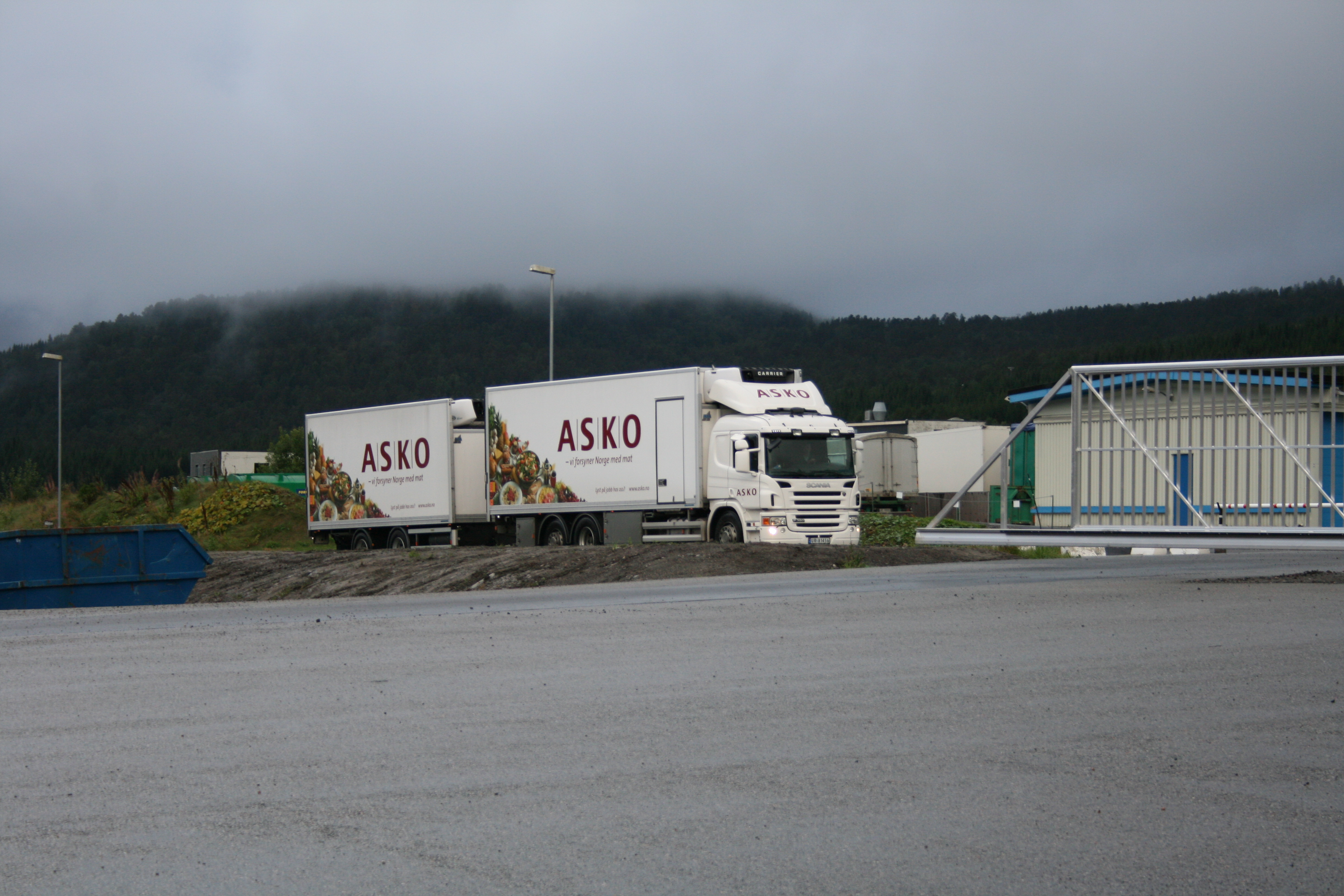 ASKO-lastebil på veien